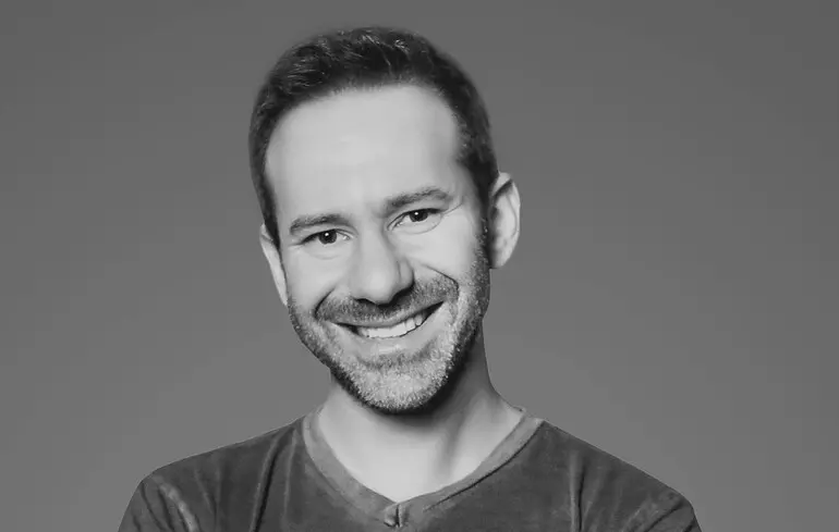 Помер засновник OnlyFans Леонід Радвінський. Бізнесмен відійшов у вічність у віці 43 років через рак. 1