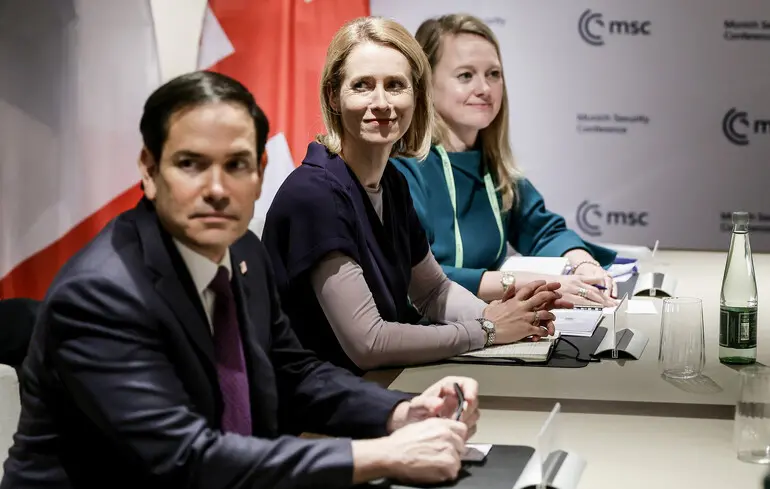 Прем'єр-міністр Естонії Кая Каллас звернулася до сенатора Марко Рубіо з питанням, коли Сполучені Штати розпочнуть активні дії проти Росії в контексті війни проти України. 1