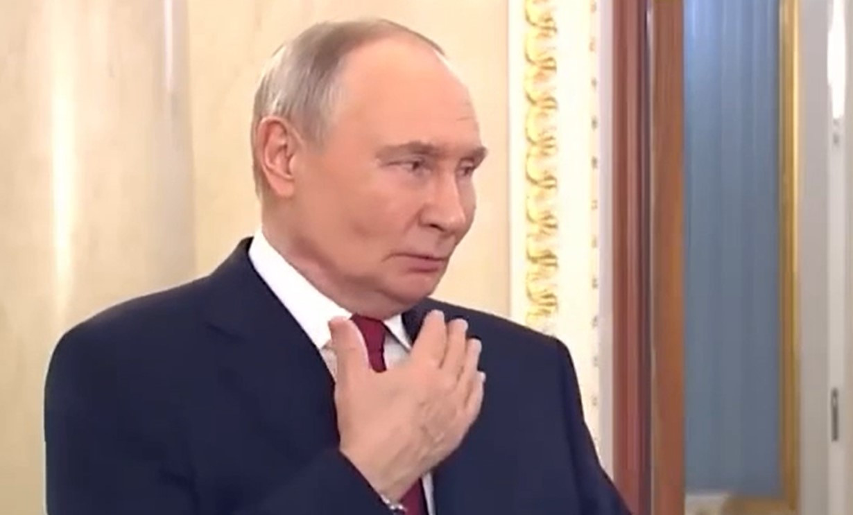 Прес-служба Кремля спочатку опублікувала, а згодом видалила чернетку привітання від президента Путіна. 1