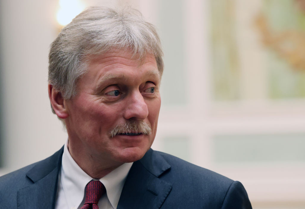 Пєсков заявив, що Сполучені Штати помиляються, пов'язуючи економічну співпрацю з Росією з мирною угодою щодо України. 1