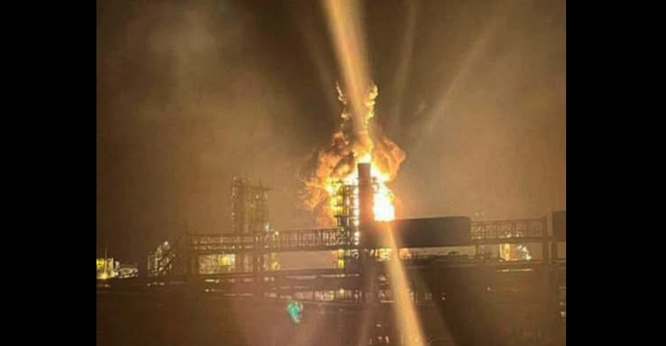 Киришський нафтопереробний завод зупинив свою діяльність після ударів, завданих українськими безпілотниками. 1
