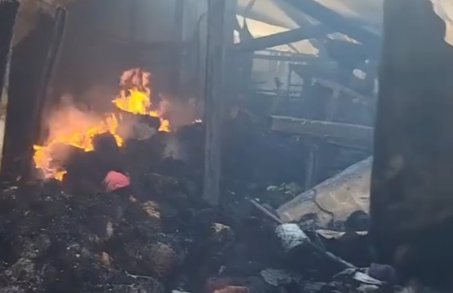 У Броварах російські війська зруйнували фабрику, що виготовляла одяг для трьох брендів. 1