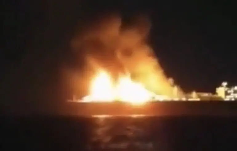 Російський танкер Arctic Metagaz здійснив напад на морський дрон у Середземному морі - відеозапис. 1