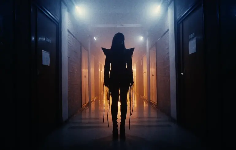 Румунську пісню для Євробачення закликають заборонити - скандал навколо Choke Me - новини культури 1