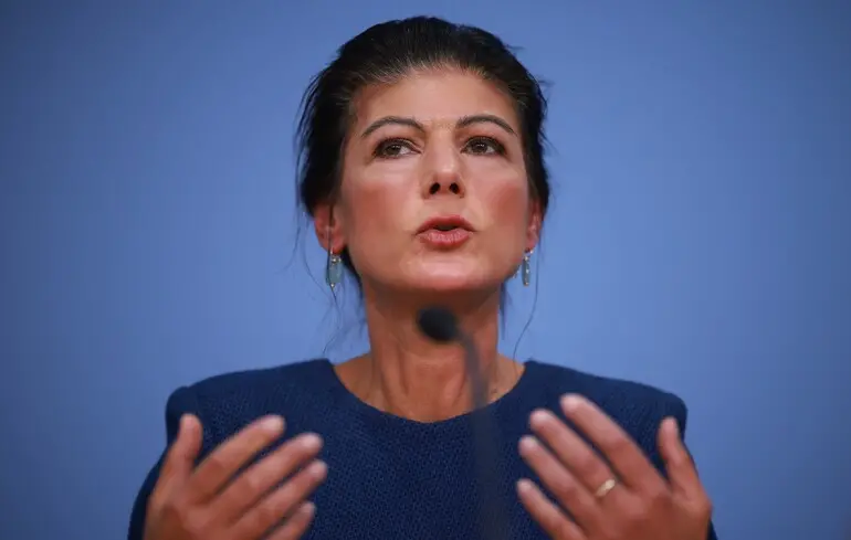 Сара Вагенкнехт висловилася щодо російської нафти, закликаючи відновити імпорт цього ресурсу до Німеччини, а також критикуючи Фрідріха Мерца. 1