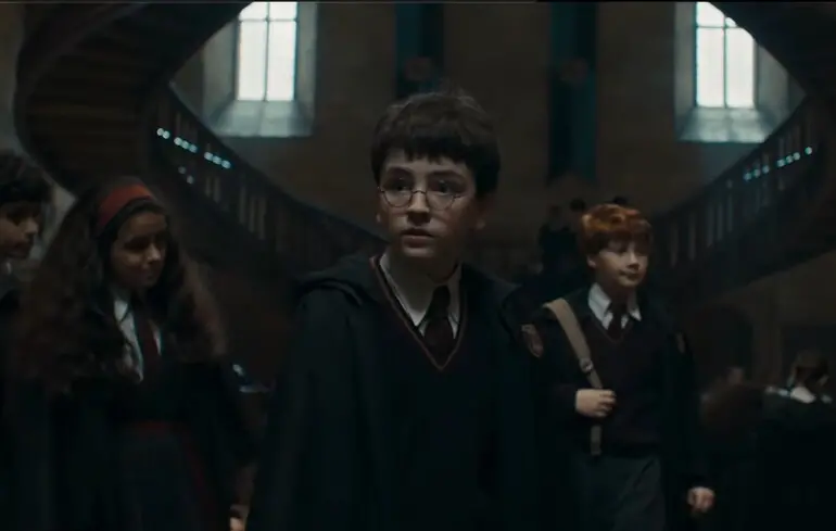 Серіал про Гаррі Поттера - з’явилися перші кадри нового серіалу за романами Роулінг - відео 1