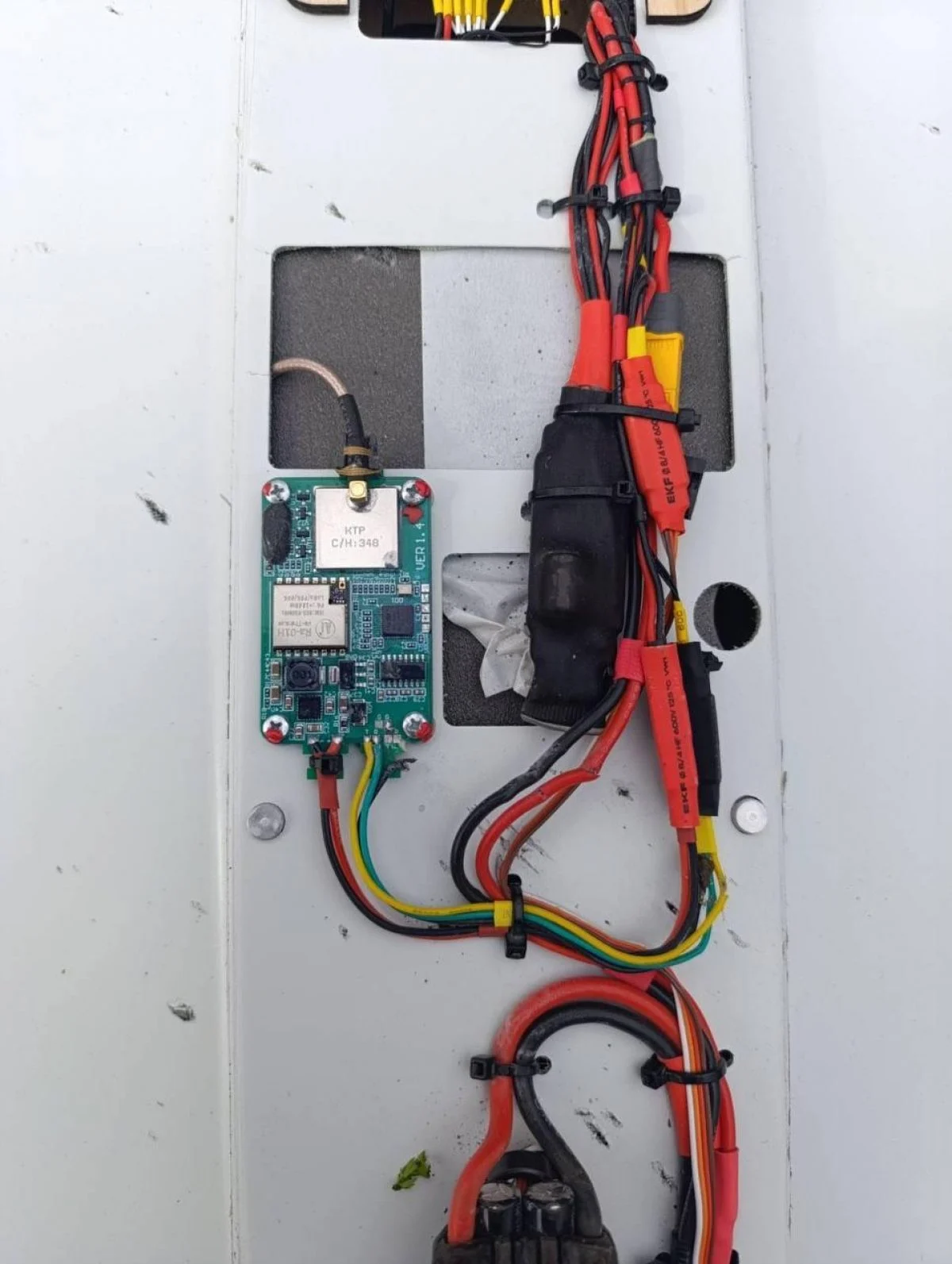 Сили оборони знищили новий рідкісний безпілотник Російської Федерації "Клин": Флеш оприлюднив подробиці (фото) 8 Сили оборони збили новий рідкісний дрон РФ "Клин": Флеш розкрив деталі (фото)