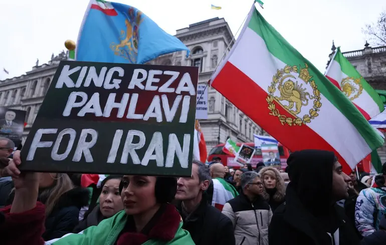 Син останнього шаха закликав Дональда Трампа та Біньяміна Нетаньягу завдати ударів по іранському режиму, проте не торкатися цивільних об'єктів. 1