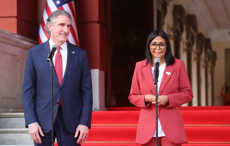 Скасування режиму Мадуро - Сполучені Штати Америки та Венесуела відновлюють дипломатичні зв'язки. 1