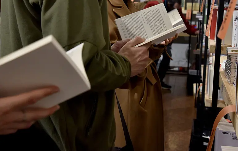 Станція Академік Вернадський отримала нові книги - PEN Ukraine передав українську літературу бібліотеці в Антарктиді - новини культури 1