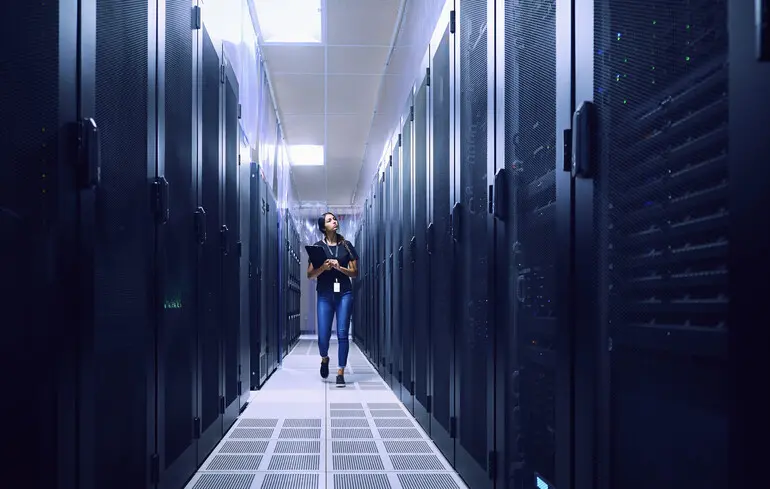 Стартап Cortical Labs розробляє біологічні комп'ютери, використовуючи центри обробки даних на основі клітин людського мозку. 1