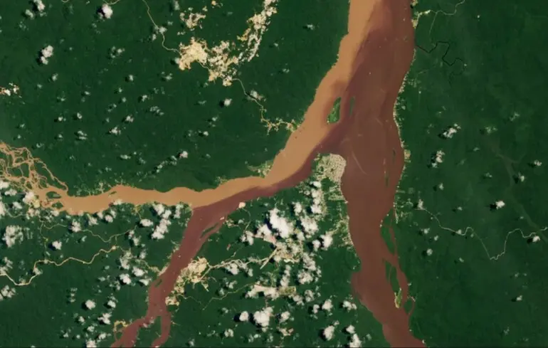 Супутниковий знімок демонструє, як виглядають річки Куюні та Мазаруні в Гаяні, зокрема їх злиття. Супутниковий знімок демонструє, як виглядають річки Куюні та Мазаруні в Гаяні, зокрема їх злиття. 1