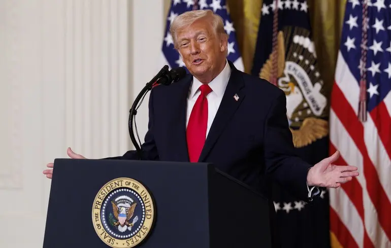 Трамп висловив свою реакцію на публікацію, що стосується ймовірного перенаправлення військової техніки на Близький Схід. 1