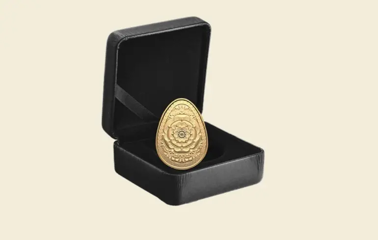 У Канаді випустили нову золоту монету у формі писанки номіналом 250 доларів. 1