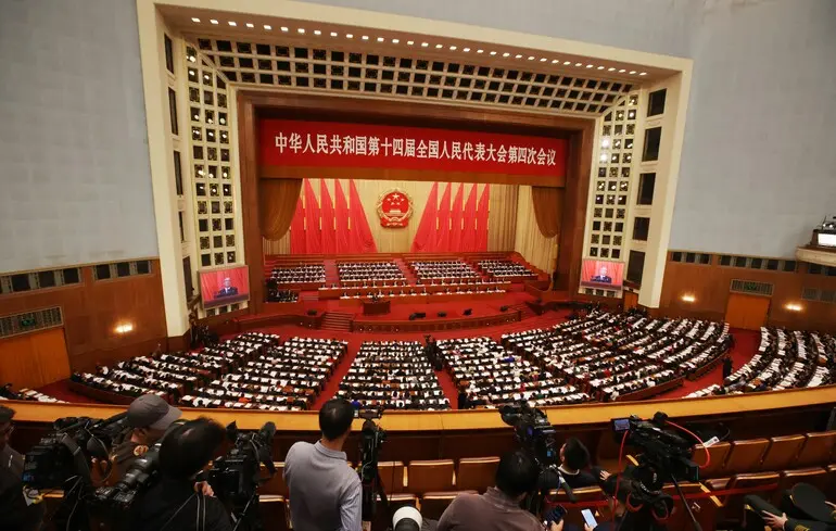 У Китаї розпочався з'їзд законодавців, під час якого Пекін коригує свої економічні прагнення. 1