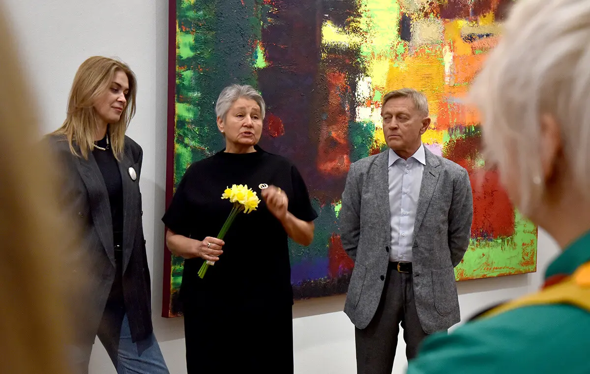 У «Київській картинній галереї» презентували масштабний проєкт Петра Лебединця Колір 1