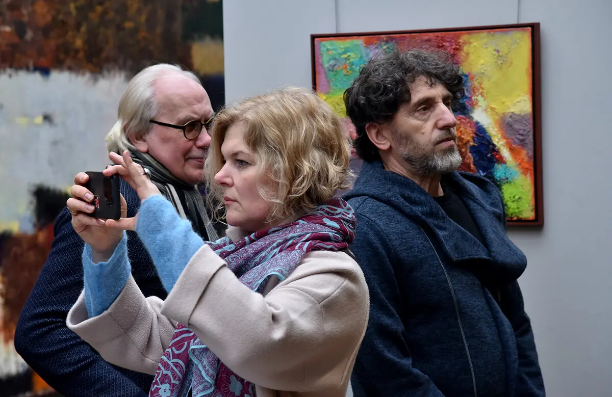 У «Київській картинній галереї» презентували масштабний проєкт Петра Лебединця Колір 8