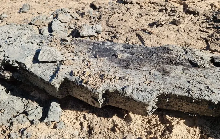 У Нідерландах виявили залишки судна часів вікінгів. Це відкриття сталося під час проведення робіт з ремонту каналізації в місті Вейк-бей-Дюрстеде. У Нідерландах виявили залишки судна часів вікінгів. Це відкриття сталося під час проведення робіт з ремонту каналізації в місті Вейк-бей-Дюрстеде. 1