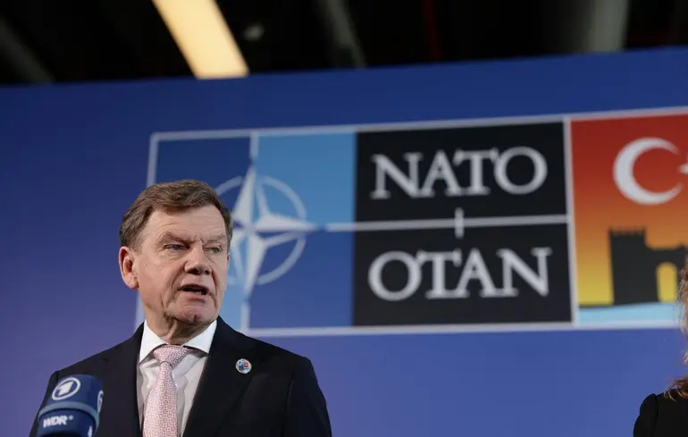 У Німеччині вважають, що Росія використовує конфлікт з Іраном для того, щоб відволікти увагу міжнародної спільноти від ситуації в Україні. У Німеччині вважають, що Росія використовує конфлікт з Іраном для того, щоб відволікти увагу міжнародної спільноти від ситуації в Україні. 1