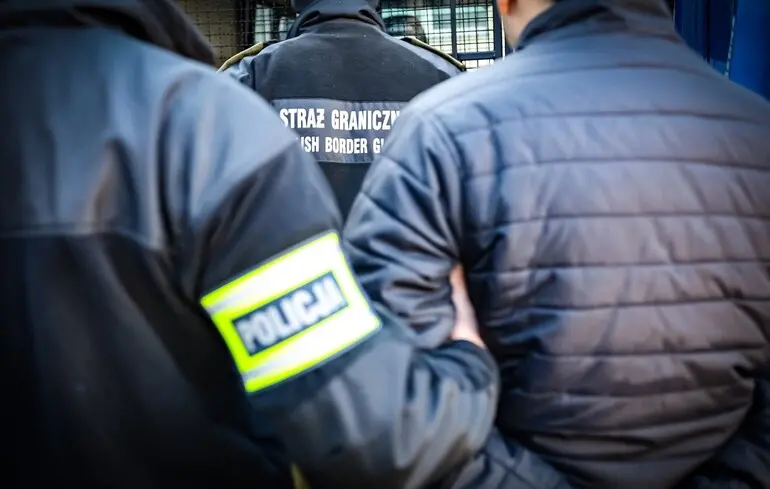 У Варшаві озвучили причину затримання майже ста українців, що призвело до їх депортації з Польщі. 1