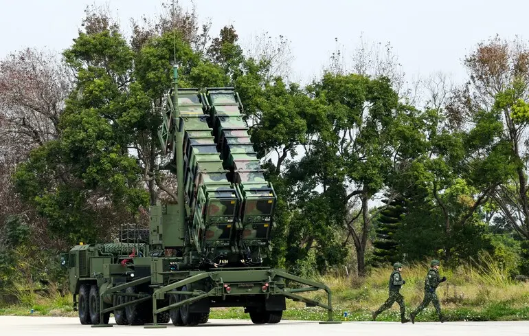 Україна надає підтримку Сполученим Штатам, в той час як американські військові знищують недорогі безпілотники за допомогою дорогих ракет. Україна надає підтримку Сполученим Штатам, в той час як американські військові знищують недорогі безпілотники за допомогою дорогих ракет. 1