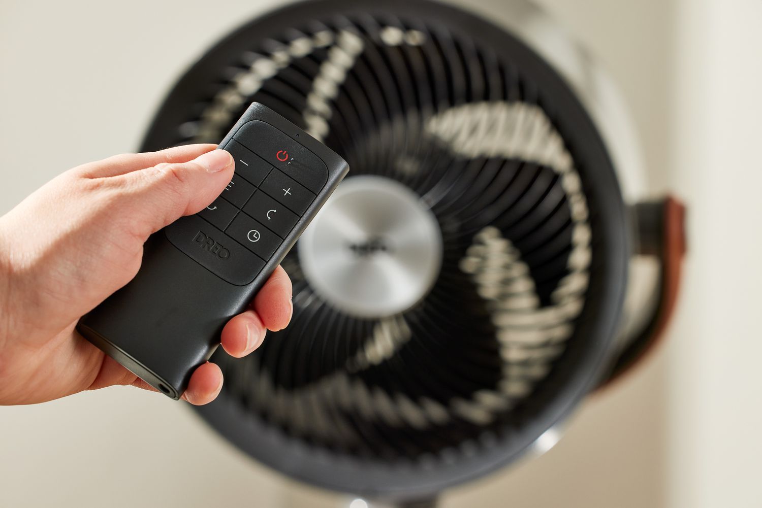 Вентилятори з пультом у Foxtrot — комфорт на відстані 1
