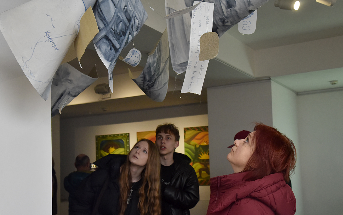 Виставка Хмарне сховище - понад 80 робіт від 64 художників представили в М17 - фото 30