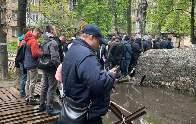 Є бронь, але прийшла повістка. Чому їх надсилають і чи треба йти в ТЦК 1