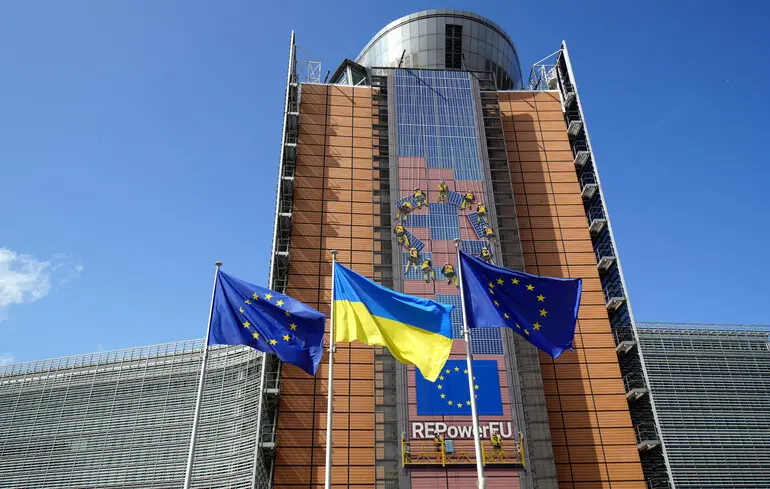 Європейський Союз призупинив безвізовий режим для дипломатів та посадовців Грузії. 1