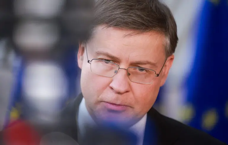 Європейський Союз звернувся до Сполучених Штатів з проханням не скасовувати обмеження на ціни на нафту, що стосуються Російської Федерації. 1