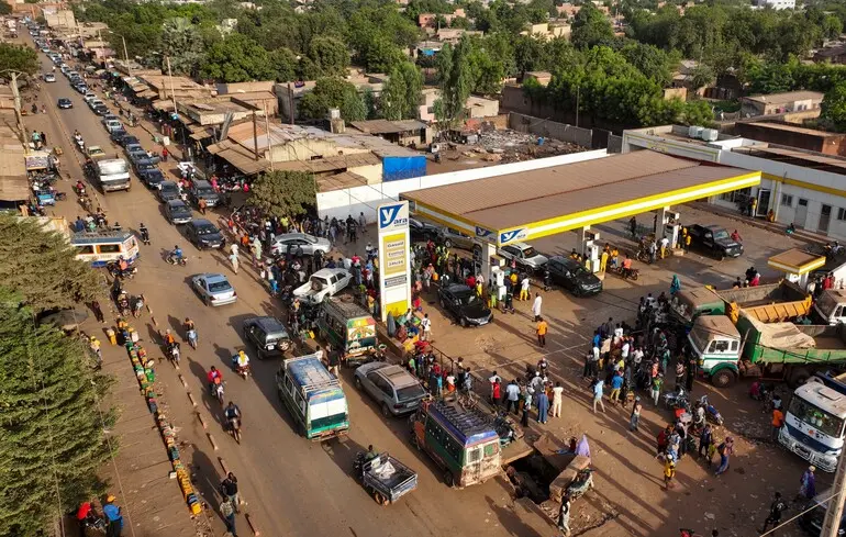 Закриття Ормузької протоки призведе до зростання цін на нафту до 200 доларів за барель та до дефіциту дизельного пального в Європі. 1