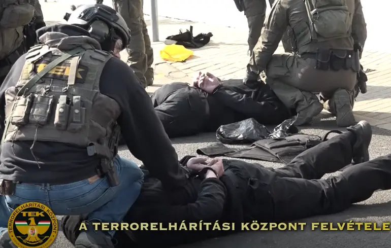 Затримання інкасаторів Ощадбанку в Угорщині - Міністерство закордонних справ повідомило тривожні подробиці. Затримання інкасаторів Ощадбанку в Угорщині - Міністерство закордонних справ повідомило тривожні подробиці. 1