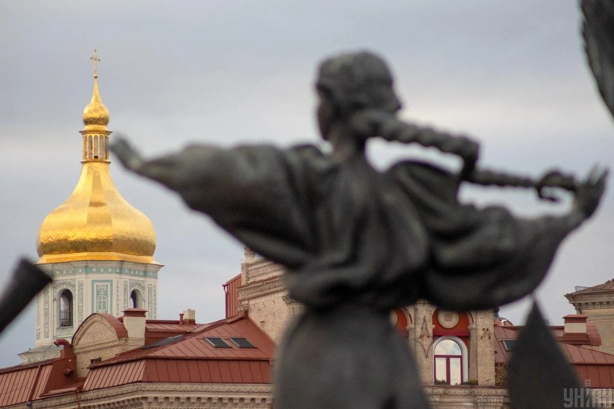 Завтра в Києві температура знизиться до показників нижче +10°. 1 Завтра температура в Києві опуститься нижче +10°