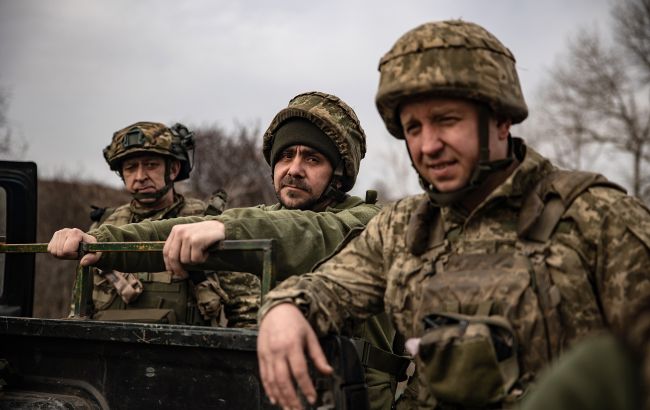 Зеленський чітко пояснив, чому не піде на територіальні поступки на Донбасі Зеленський ясно висловився щодо того, чому не готовий до територіальних компромісів у питанні Донбасу. 1