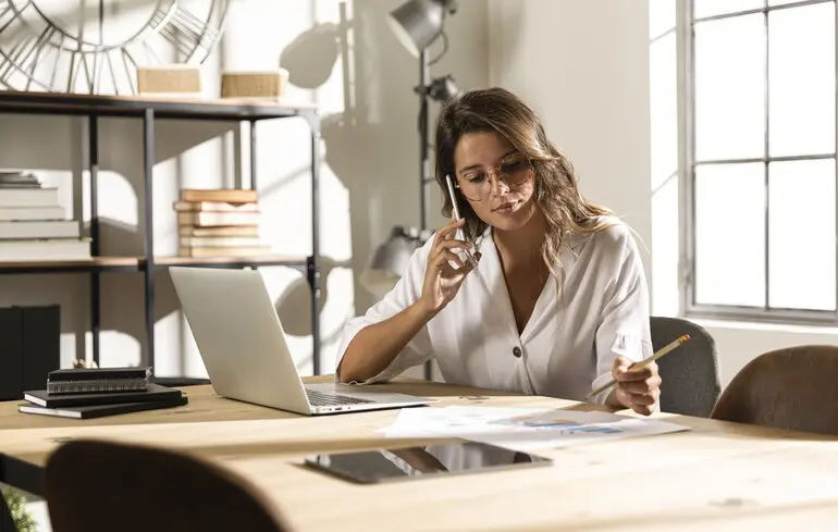 Жінки поступово зникають з технічного сектору Європи, що пов'язано з робочою культурою, яка сприяє збільшенню гендерної нерівності. Жінки поступово зникають з технічного сектору Європи, що пов'язано з робочою культурою, яка сприяє збільшенню гендерної нерівності. 1