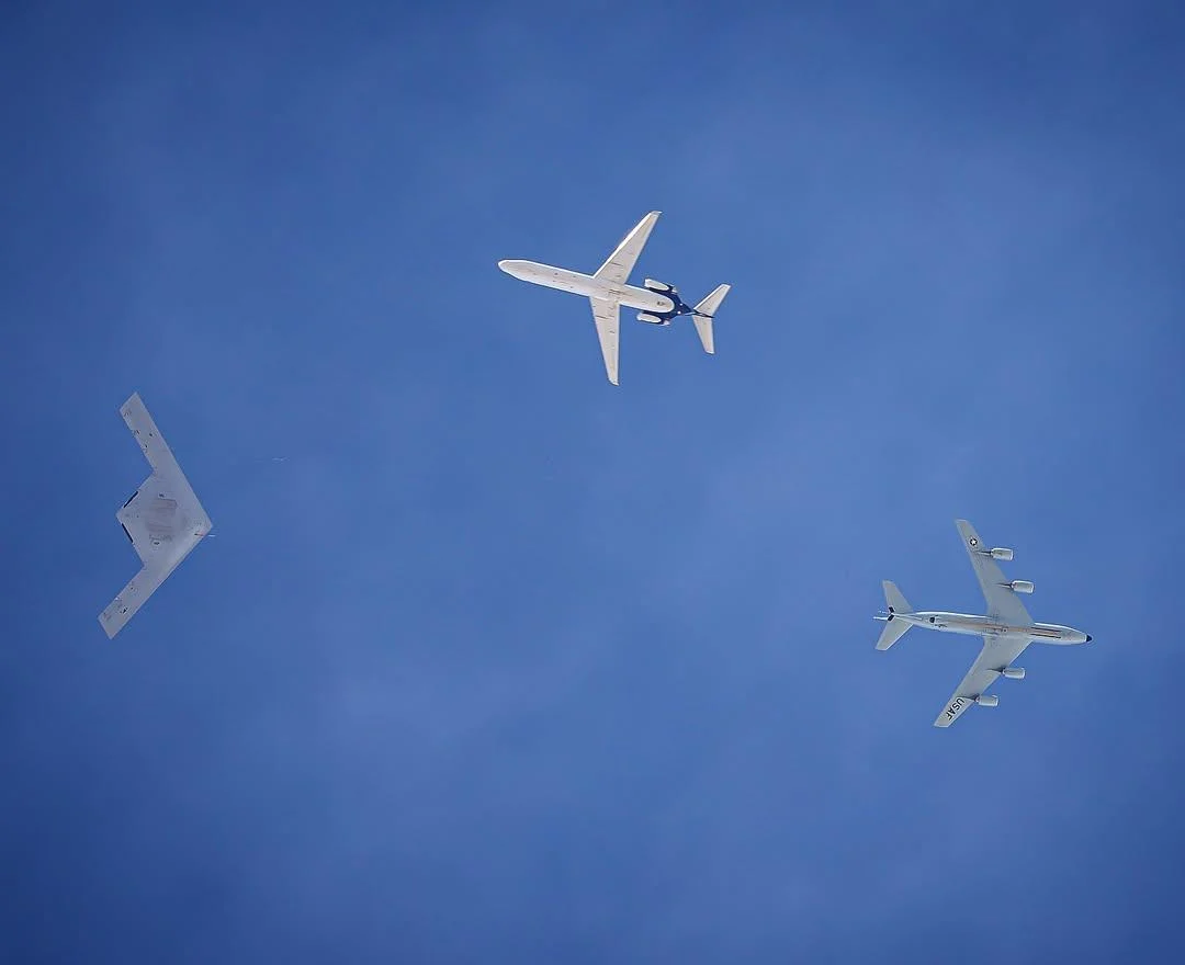 З'явилися перші фото дозаправки у повітрі американського бомбардувальника нового покоління