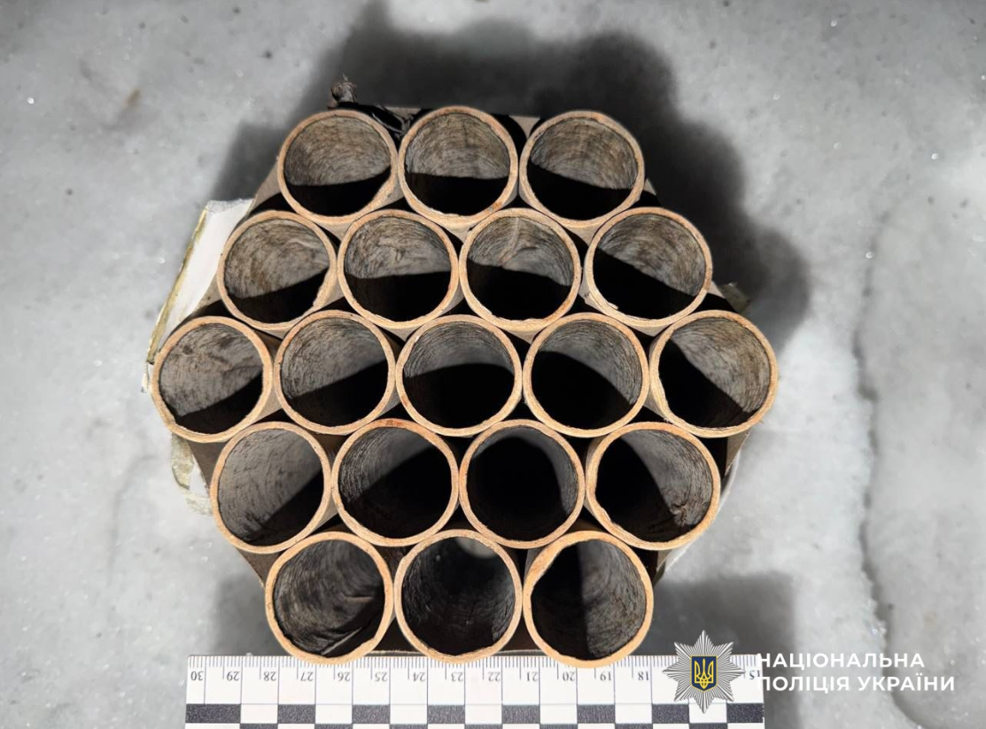 "Знайшов на вулиці": у Києві підліток запустив салют, тепер його батьками займається поліція 3