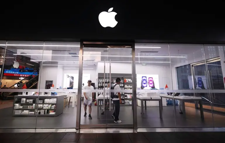 Apple працює над створенням окулярів, оснащених інноваційними камерами, що може стати конкуренцією для Meta. Apple працює над створенням окулярів, оснащених інноваційними камерами, що може стати конкуренцією для Meta. 1