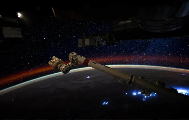 Астронавтка Джессіка Меїр зафіксувала на зображенні зорепад Лірид, спостерігаючи за ним з борту Міжнародної космічної станції. 1