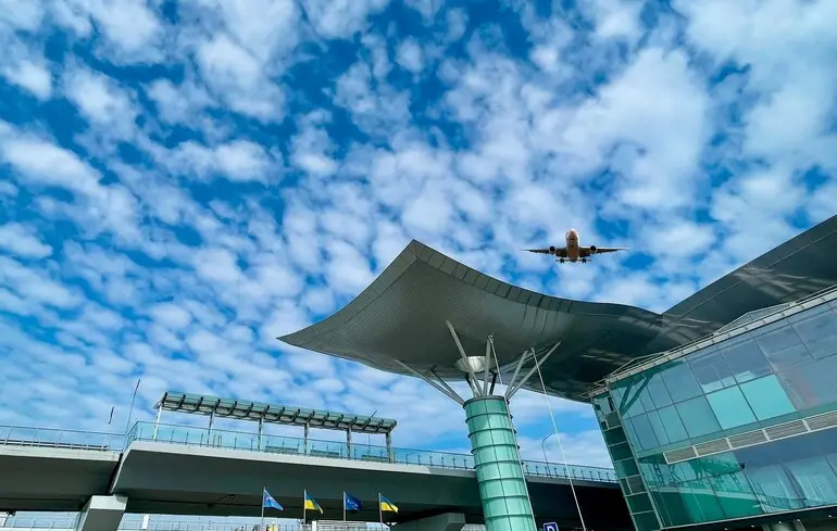 Авіаційні перевезення можуть стати менш доступними: асоціація аеропортів Європи звернулася до Єврокомісії з попередженням про нестачу авіаційного пального. 1