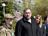 Чорний листок як символ забруднення: у столиці матеріалізували викиди двох каністр пального - фото 12