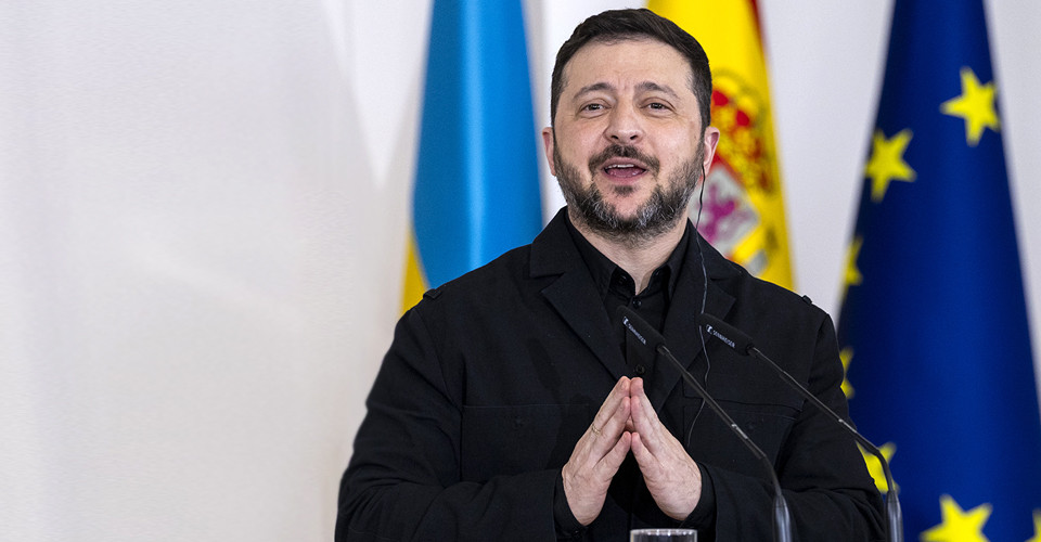 Президент України Володимир Зеленський висловив свої сподівання щодо результатів саміту Європейського Союзу, акцентуючи увагу на важливості підтримки Збройних Сил України, фінансової допомоги бюджету та покращення умов для українських громадян. 1