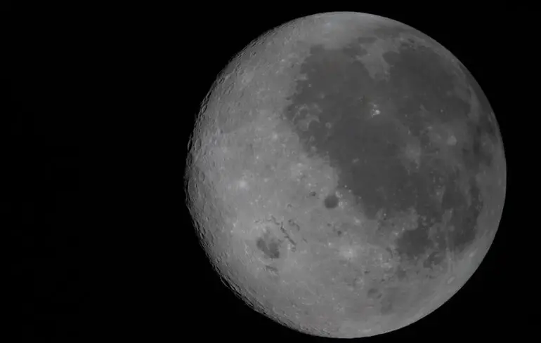 Дослідники повідомили про наявність води на Місяці та вказали, де можуть бути розташовані запаси водяного льоду. 1