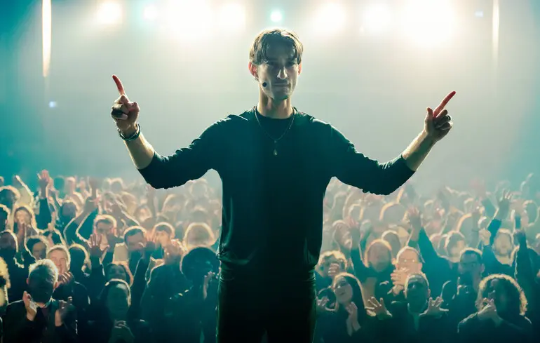 Фільм «Ґуру» з П’єром Ніне - як селф-хелп стає небезпечною сектою5 1