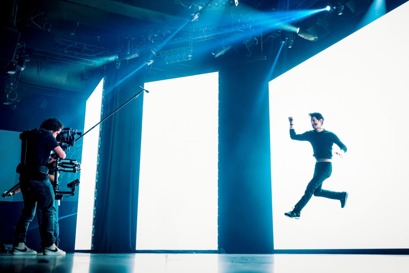 Фільм «Ґуру» з П’єром Ніне - як селф-хелп стає небезпечною сектою5 6