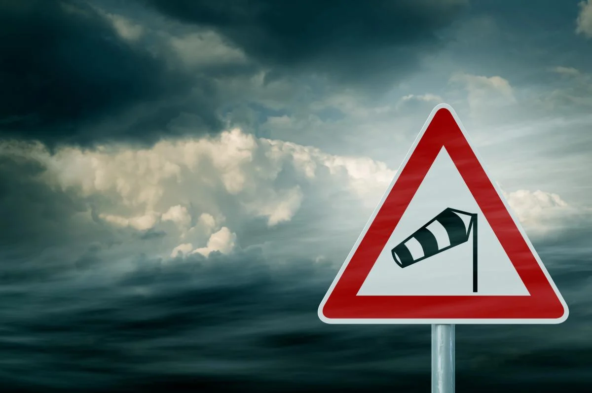 І рівень небезпеки оголосили в Україні: які області накриє негода (карта)