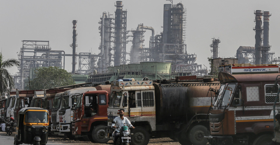 Індія вперше за сім років здійснила оплату за іранську нафту. 1