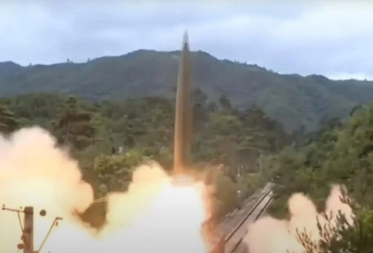 КНДР виготовляє свої балістичні ракети KN-23, використовуючи технології, що мають 50-річну історію, – повідомляє BI. 1 КНДР виробляє свої балістичні ракети KN-23 за технологією 50-річної давності, – BI