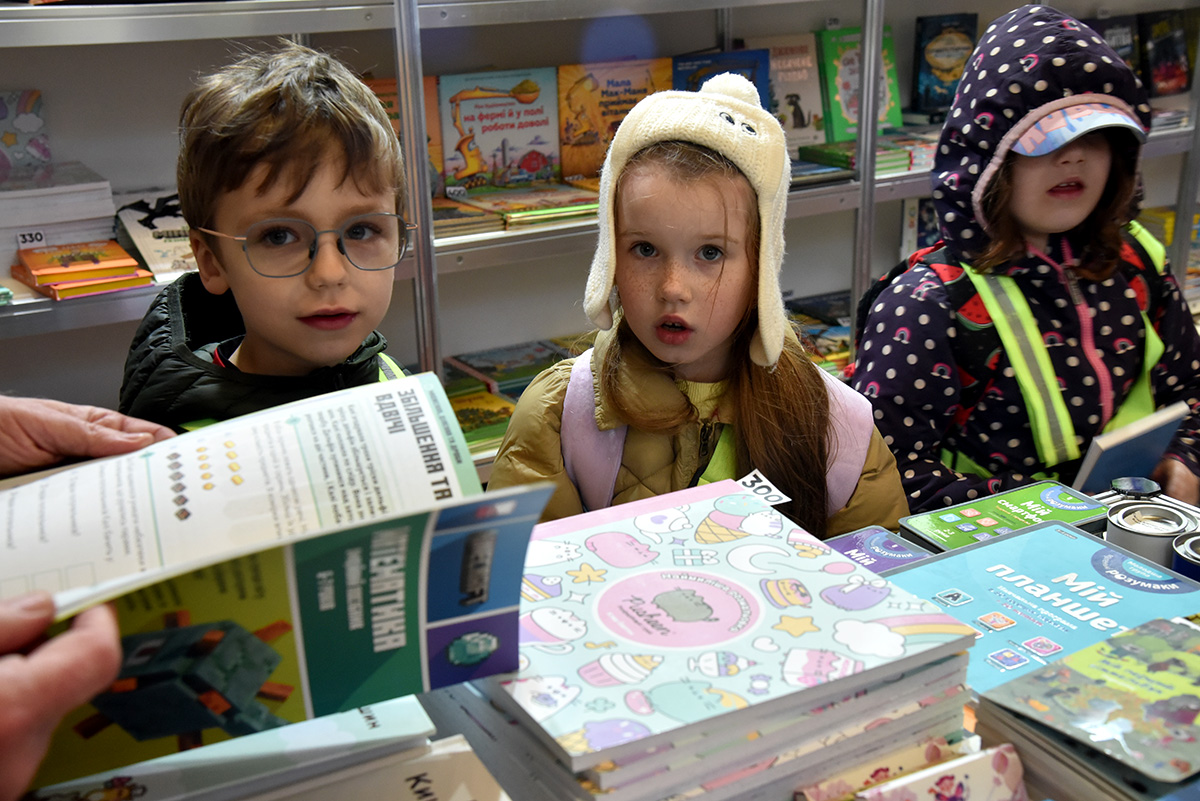 Книжкова країна на ВДНГ - стартував масштабний фестиваль літератури та мистецтва - фотто 25