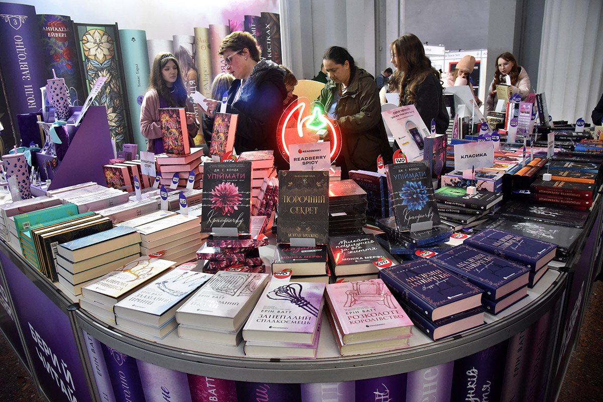 Книжкова країна на ВДНГ - стартував масштабний фестиваль літератури та мистецтва - фотто 21